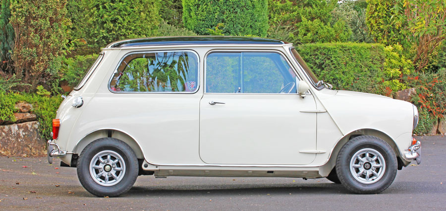 Mk1 Austin Cooper Mini, with Silver 10" Wheels.