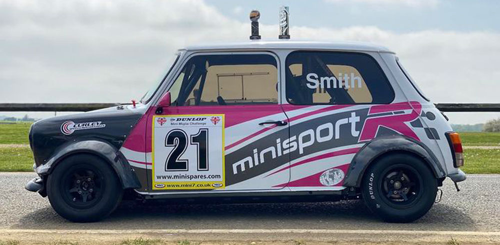 Chasing the Checkered Flag: A Riveting Weekend at Snetterton