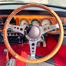 Steering Wheel fitted onto Quick Release Steering Boss in a classic Mini Mpi