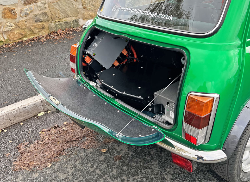 Interior view of the boot in 1995 Rover Mini Cooper EV.