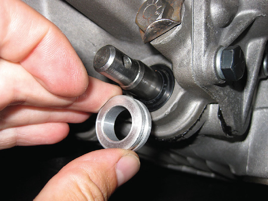 Aluminium collar without the O ring that supports the gear selector rod