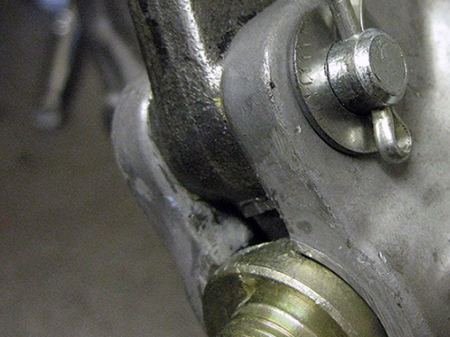 clutch-arm-clevis-pin The Clutch arm clevis pin pointing towards the front of the car.