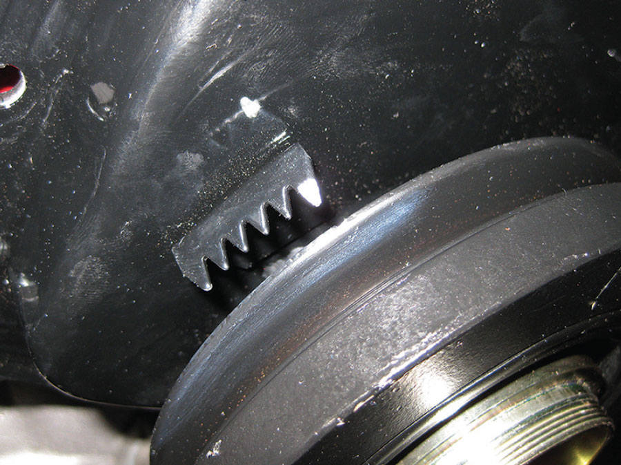Timing marks on the chain and on the crank pulley as a guide