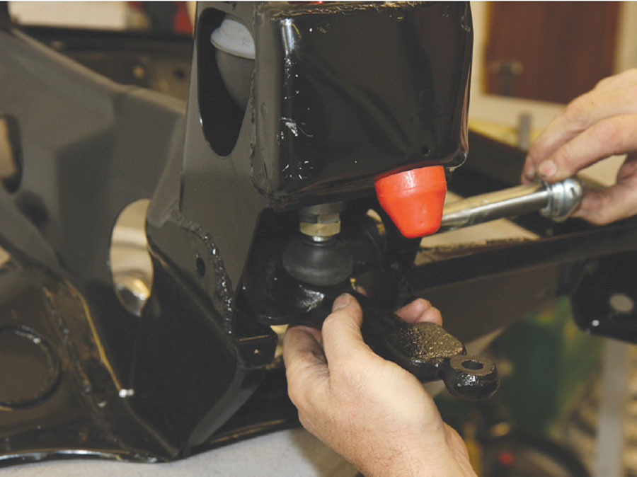 Inserting upper arm pivot shaft to the top suspension arm