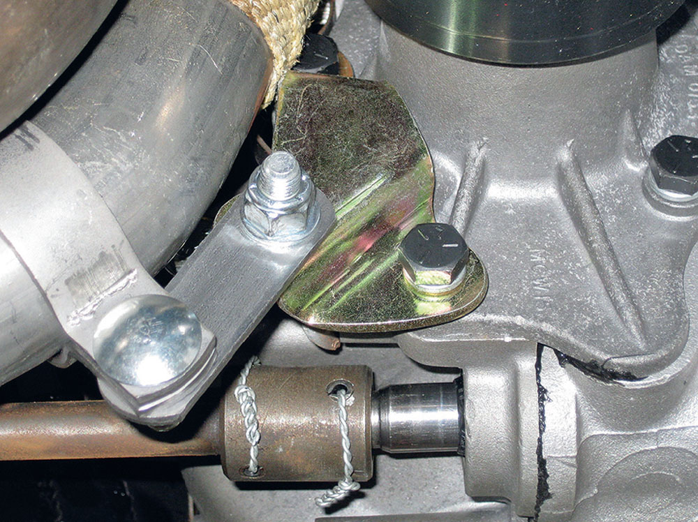 Additional base plate used to securely fasten the Maniflow LCB exhaust manifold, spreading the load.