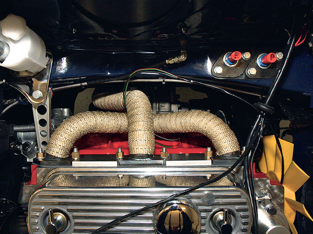 Maniflow LCB exhaust manifold installed on the Mini's cylinder head with precise alignment.