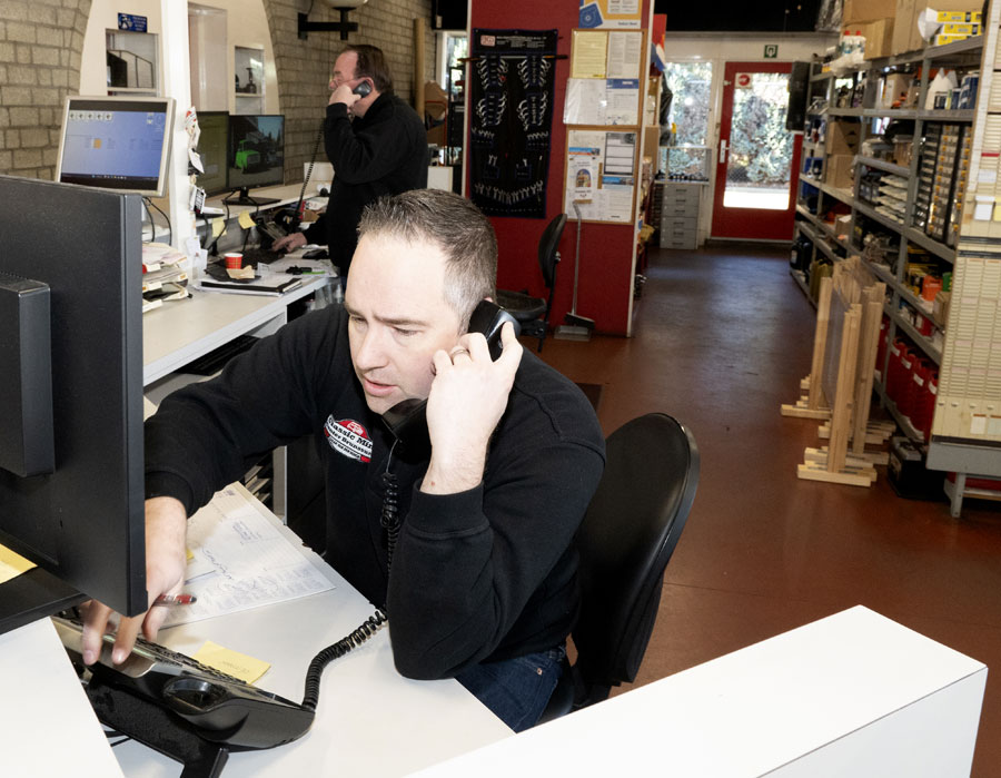 ronald working at his garage in the eu helping customers